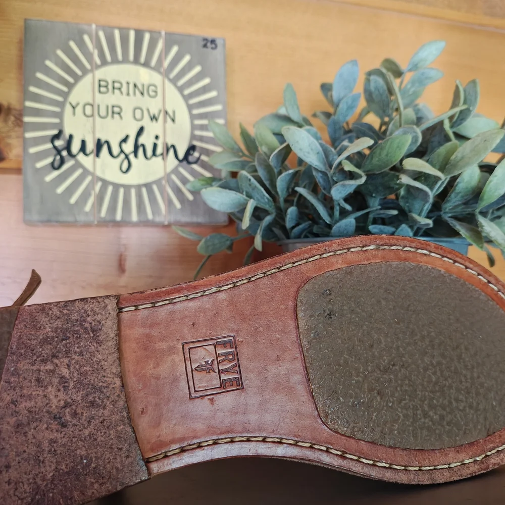 Frye Kayla Brown Leather TStrap Studded Thong Sandals Boho Designer Shoe Sz 10 B